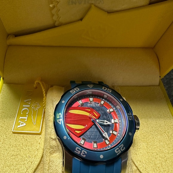 NWT Superman Invicta Watch with hard case and gift box - Picture 13 of 16